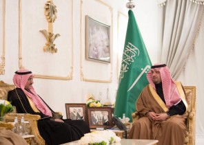 أمير منطقة الحدود الشمالية يستقبل رئيس هيئة الهلال الأحمر السعودي