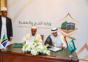نائب وزير الحج والعمرة يلتقي رئيس مكتب شؤون حجاج تنزانيا
