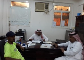 المشرف التربوي الاستاذ جابر عباس يزور مدرسة الطاهرية