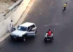 في موقع الجريمة.. جلد 4 من المتهمين بدهس رجل أمن بكورنيش الحمراء في جدة