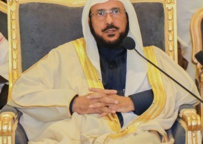 خلال زيارته للمشاركين في مسابقة الملك سلمان المحلية الـ ٢١