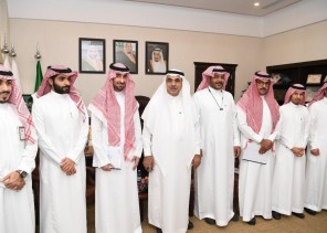 أمين المنطقة الشرقية يوقع ستة عقود لشباب وشابات الأعمال