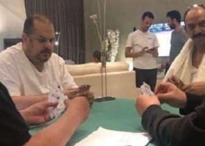 الأمير عبدالرحمن بن مساعد يرد على شائعات صورة لعبة ” البلوت ” في الحج