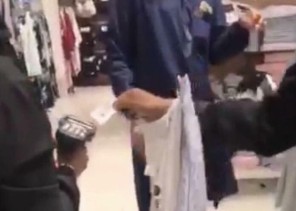 فيديو لوافد يتحرش ببائعات في محل نسائي بجدة.. والجهات الأمنية تتحرك للبحث عنه