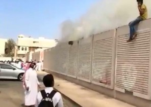 إخلاء طلاب مدرسة بالمدينة المنورة إثر نشوب حريق في المبنى (فيديو)