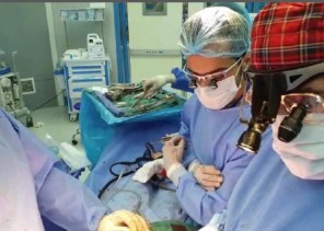 فريق طبي سعودي ينقذ حياة مريض يمني