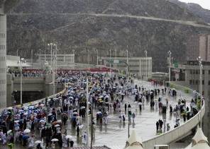 وزير الحج يعفي مديري مكتبي حجاج ويوجه بالتحقيق معهما