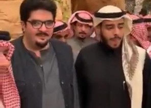 بالفيديو.. الأمير عبدالعزيز بن فهد يستقبل جمعاً من الأصدقاء بقصره في الرياض