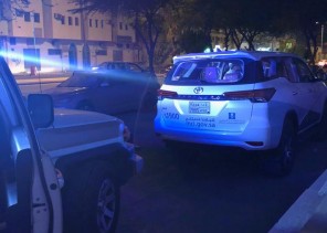 “التجارة” تضبط 12 عامل مخالف بالقصيم يتاجرون بملابس الحاويات الخيرية