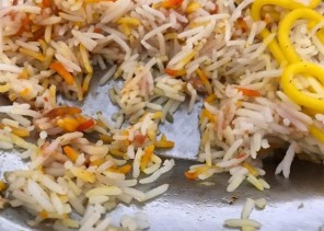 أمانة العاصمة المقدسة تغلق مطعما رصدت حشرات في أطعمته (صور)