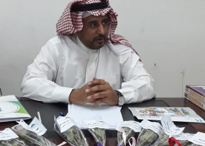 بلدية ضمد تهدي الزهور لمعلمي مدرسة الطاهرية