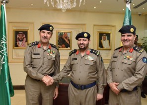 مدير الدفاع المدني الفريق سليمان العمرو يقلد “القرني” رتبته الجديدة