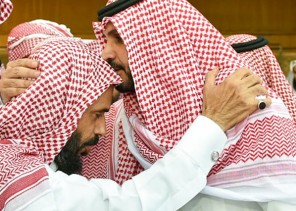 “إعلاميون مبادرون” يقدمون واجب العزاء في “معتز الحارثي”