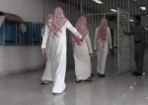 إنفاذاً لتوجيهات خادم الحرمين.. إطلاق سراح 600 سجين في مكة