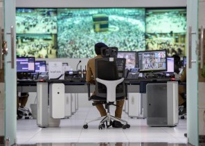 سمو وزير الداخلية يقف على استعدادات قيادة قوات الدفاع المدني بمشعر منى ويجتمع بقياداته