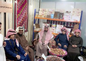 مدرسة الشيخ محمد بن عبدالوهاب بالحرس الوطني تزور مهرجان التمور المصنعة بالأحساء