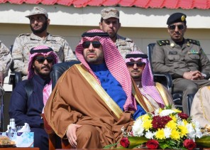 أمير منطقة الحدود الشمالية يتفقد قوة رفحاء