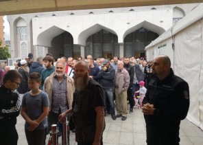 وصول شحنة تقل 8 طن من هدية الملك من التمور لمسلمي البوسنه والهرسك