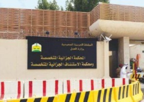 “الجزائية” تقضي بسجن وتغريم مواطنيَن شوّها تاريخ شاعر كويتي باتهامه بسرقة قصيدة