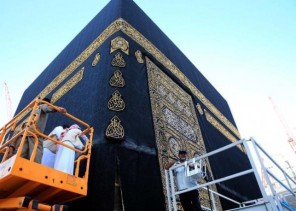 تسليم “كسوة الكعبة” غداً لكبير سدنة بيت الله الحرام.. هذه أبرز المعلومات حولها