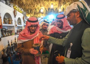 معالي المستشار الخاص المشرف العام على مكتب سمو أمير منطقة الرياض يزور الجنادرية