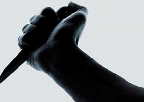 القصيم.. مواطن ينقذ امرأة من «عصابة» ويتلقى عدة طعنات في ذراعه