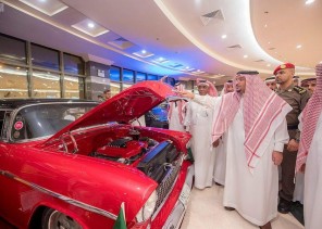 أمير القصيم يفتتح مهرجان السيارات التراثية والكلاسيكية ببريدة