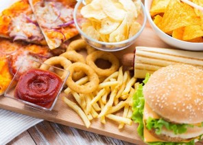 هذه الأطعمة يُفضَّل عدم تناولها بعد سن الثلاثين