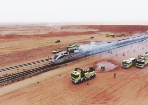 بالصور.. انحراف قطار عن مساره في فرضية أمنية بالقصيم