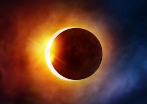 هل تشرع صلاة خسوف القمر وقت الفجر؟.. “السلمي” و”الخثلان” يجيبان