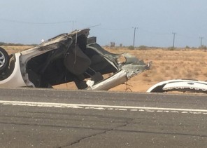 حادث مروع.. انشطار مركبة إلى نصفين ووفاة قائدها وزوجته بجازان (صور)