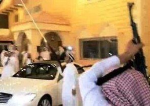 “إمارة جازان” تحذّر من حمل الأسلحة في الأفراح وتلزم مالكي القاعات ببند إضافي في عقد الإيجار