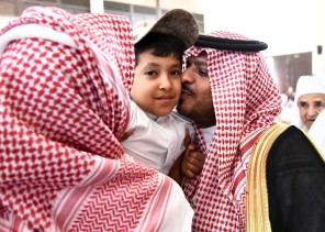 وكيل إمارة جازان للحقوق يؤدي صلاة الميت على الشهيد “خبراني