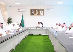 “استشاري خليص” يلتقي رئيس البلدية لمناقشة الرؤية المستقبلية للمحافظة