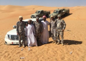 حرس الحدود ينقذ ركاب سيارة اماراتية تعطلت في الربع الخالي