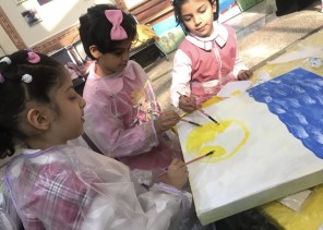 فنانات «جسفت عسير» يدربن أطفال جمعية المعوقين