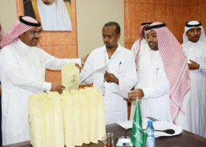 مدير صحة جازان يكرم مركزي الرعاية الأولية بالدرعية والمعبوج لتفعيلهم نظام المعلومات الصحية “HIS”