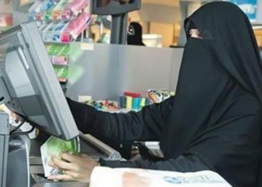 “العمل” تطلق مبادرة التنظيم الموحد لبيئة عمل المرأة.. تعرف على أبرز الضوابط