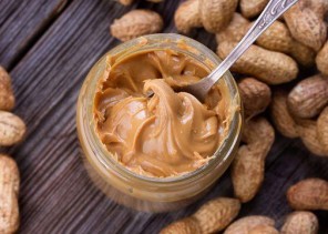 هل تُستخدَم أجزاء من الحشرات في تصنيع زبدة الفول السوداني..؟ “الغذاء والدواء” ترد