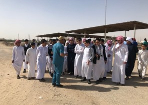 رحلة في عالم الحيوان في مركز التدريب البيطري والإنتاج الحيواني لطلاب متوسطة الأندلس بالهفوف