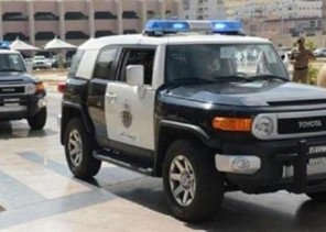 الإطاحة بـ3 يمنيين انتحلوا صفة رجال أمن وقاموا بعمليات سرقة من المارة بالرياض