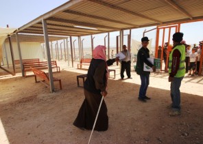 سلمان للإغاثة يختتم توزيع السلال الرمضانية داخل مخيمي الزعتري والازرق