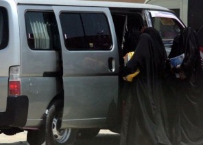 “النقل العام” تحذر المعلمات من مركبات “الفانات” التي لا تحتوي على مقاعد خلفية