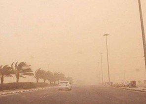 “الإنذار المبكر”: سحب رعدية ممطرة مصحوبة بالغبار والأتربة على أجزاء من الرياض