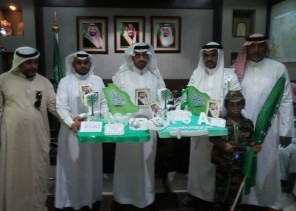 قائد ومشرفي وطلاب مدرسة ابوبكر الصديق الابتدائيه ..