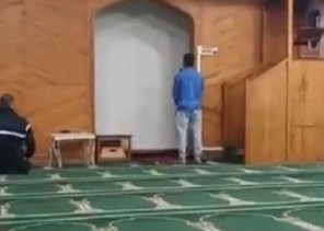 ابن عم فقيهي يوضح كيف نجا قريبه من “هجوم نيوزيلندا” على الرغم من رفعه الأذان بالمسجد