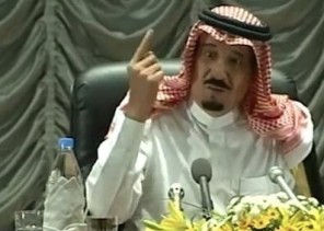 فيديو.. الملك سلمان يروي قصة للأجيال: كنا نشتري الحلوى ويدفع والدي للتاجر آخر الأسبوع