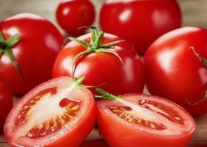 هل تغير لون الطماطم من الداخل علامة على وجود بقايا مبيدات أو هرمونات؟.. “الزراعة” تجيب