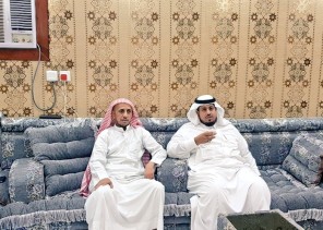 مدير مكتب تعليم صامطة يقدم واجب العزاء للمعلم البلوي في وفاة ولده