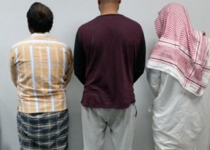 ضبط «هندي بزي سعودي» يسرق المحال في محافظة الزلفي